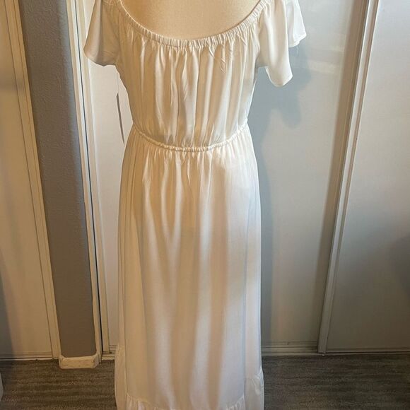 Indigo Rise High Low Hem Maxi Dress Size: Large Color: White - Picture 7 of 15